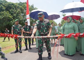 Kunjungi Kodim Putussibau, Danrem 121/Abw Ingatkan Prajurit TNI Harus Mengetahui Kesulitan Rakyat