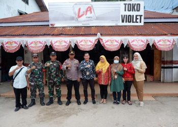 Dinkes PP dan KB Kapuas Hulu Periksa Peredaran Produk Makanan dan Minuman di Badau