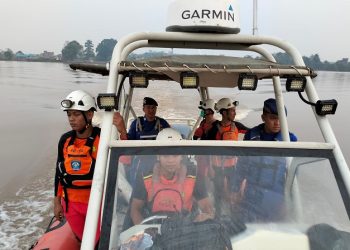 Pamit ke WC Kapal, Penumpang Diduga Jatuh di Sungai Kapuas Terentang