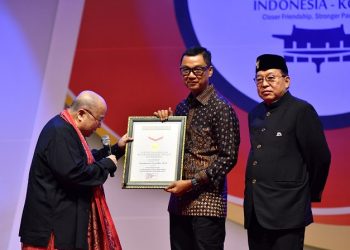 Jadi Tokoh Inspiratif Dunia, Biografi Jokowi Tulisan Dirut PLN Terbit di Korea