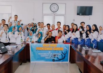 Dinkes PP dan KB Melakukan Pendampingan Kaji Draft Puskesmas Suhaid Dalam Rangka Persiapan Akreditasi