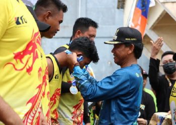 Tim Bidas Ketapang Juarai Lomba Dayung Danlanal Cup