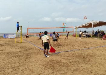 66 Tim se-Kalbar Berkompetisi di Open Turnamen Voli Pantai Ketapang
