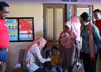 Dinkes PP dan KB Kapuas Hulu Bersama Puskesmas Bunut Hulu Adakan Pelayanan Kesehatan Gratis di Desa Selaup