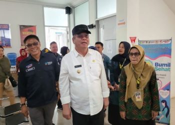Kadinkes PP dan KB Kapuas Hulu Dampingi Pj Gubernur Kalbar Kunjungi Puskesmas Putussibau Utara