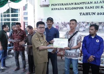Dukung Kemajuan Sektor Pertanian, Bupati Satono Serahkan Bantuan 317 Unit Alsintan