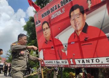 Banyak Pemasangan APK Tak Sesuai Aturan, Bawaslu Kapuas Hulu Lakukan Penertiban