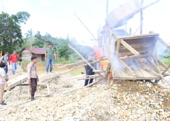 Tinjau PETI Sungai Besar, Polres Kapuas Hulu Tegaskan Tak Ada Bekingan
