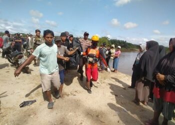 Hendak Selamatkan Anaknya, Seorang Ibu Ikut Tenggelam di Sungai Samalantan