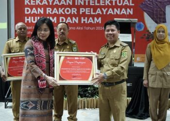 Bupati Satono Terima Penghargaan Kemenkumham Kalbar