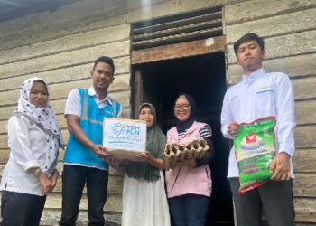 PLN Salurkan Bantuan Paket Sembako Bagi Kaum Disabilitas dan Warga Kurang Mampu di Ketapang