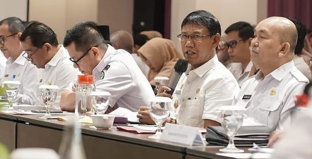 Wakil Bupati Ketapang Haji Farhan memaparkan data kemiskinan dan stunting di forum High Level Meeting Provinsi Kalimantan Barat Tahun 2024. Foto: Prokopim