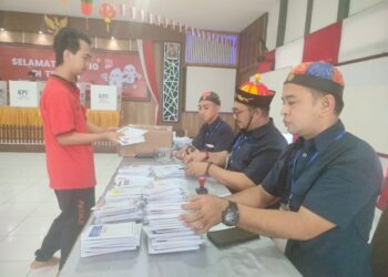 Warga Binaan Pemasyarakatan Rutan Kelas 2A Pontianak menggunakan hak pilihnya, Rabu (14/2/2024). Foto: HYD/Jurnalis.co.id