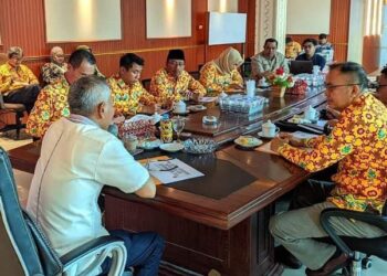 Bupati Ketapang Martin Rantan memimpin rapat Pra Ekspose persiapan kegiatan Napak Tilas dan Ketapang Expo Tahun 2024. Foto: Prokopim