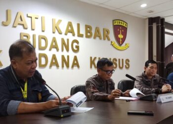 Kabid P2IP DJP Kanwil Kalbar, Agung menjelaskan kasus tindak pidana perpajakan yang menyeret dua orang pegawai perusahaan sawit di Kabupaten Ketapang. Foto: HYD/Jurnalis.co.id