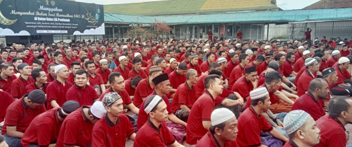 Warga Binaan Pemasyarakatan (WBP) Rutan Kelas 2A Pontianak tampak khidmat mengikuti acara Munggahan. Foto HYD/Jurnalis.co.id