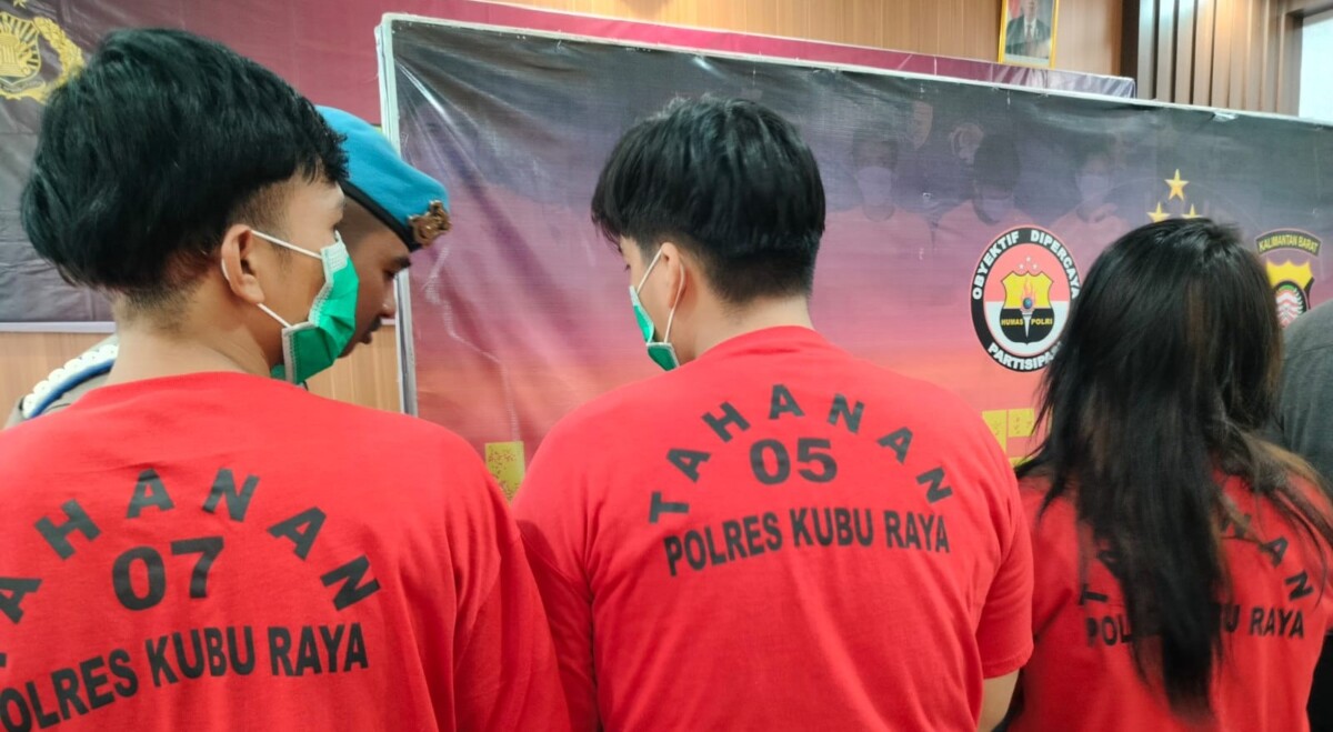 Ketiga tersangka pengedar Sabu ditangkap Satnarkoba Polres Kubu Raya. Foto HYD Jurnalis.co.id