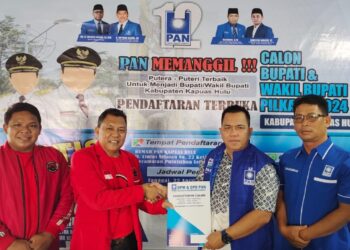 Ketua Tim Penjaringan PDI Perjuangan Kapuas Hulu, Rajuliansyah mengambil formulir pendaftaran Balon Bupati di Sekretariat PAN, Senin 29 April 2024. Foto: Taufiq AS/Jurnalis.co.id