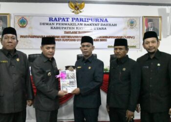 Pj Bupati Kayong Utara menyerahkan LKPj Tahun 2023 ke DPRD Kayong Utara.