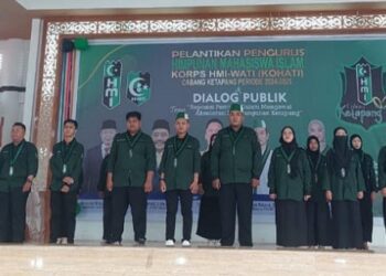 Prosesi pengambilan sumpah para pengurus HMI Cabang Ketapang Periode 2024 - 2025 pada Minggu, 28 April. Foto: Abdul Salim/Jurnalis.co.id