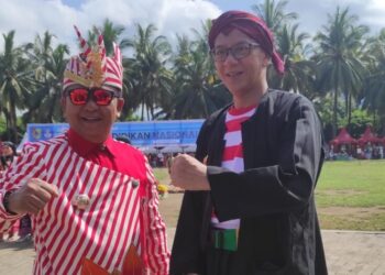 Bupati dan Wakil Bupati Jember selepas upacara Hari Pendidikan Nasional 2024. Foto: Sigit Priyono/Jurnalis.co.id