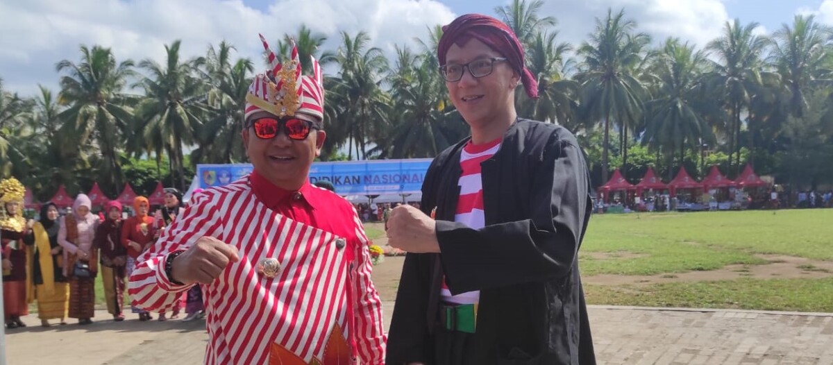Bupati dan Wakil Bupati Jember selepas upacara Hari Pendidikan Nasional 2024. Foto: Sigit Priyono/Jurnalis.co.id