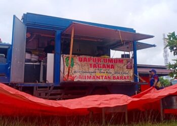 Dapur Umum Lapangan untuk korban banjir di Kabupaten Landak