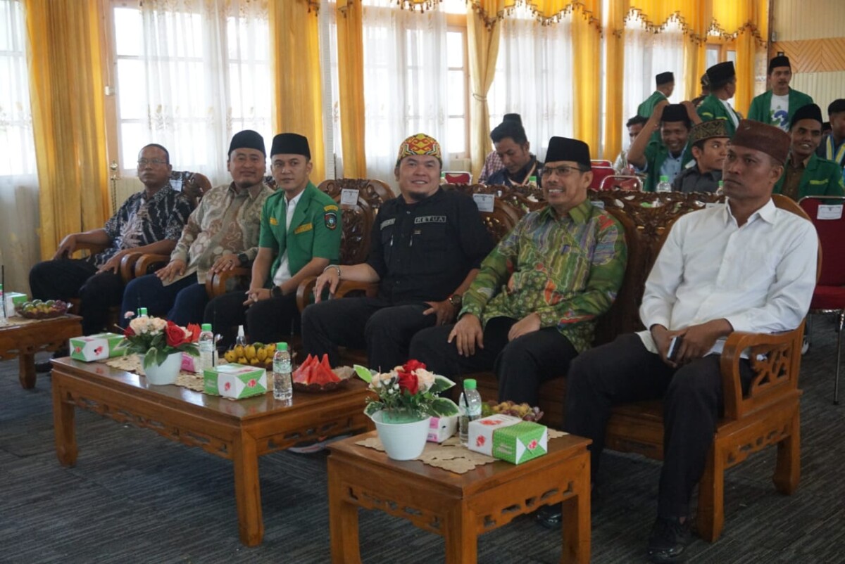 Pj Bupati Mempawah H. Ismail saat hadir membuka Konfercab GP Anshor ke VI di Gedung PGRI Mempawah. (Foto, Bayu - Porkopim)