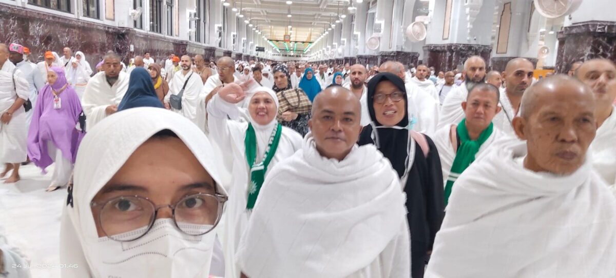 Jamaah Haji Kabupaten Mempawah berbaur dengan Jamaah Haji asal Negera lain di Mekah