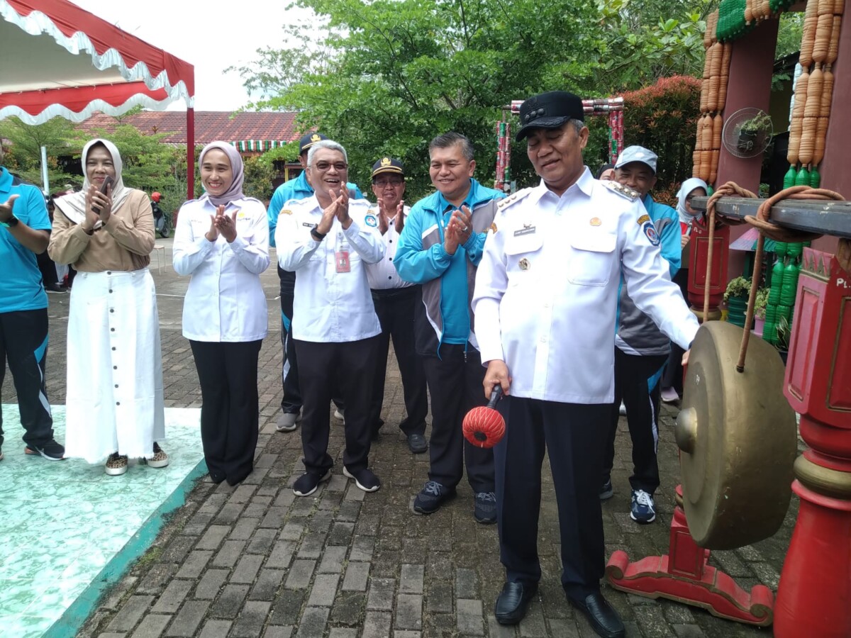 Pj Bupati Kubu Raya, Syarif Kamaruzaman saat membuka kegiatan O2SN