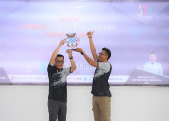 Sekertaris Daerah Romi Wijaya Memberikan Sambutan Dalam Pembukaan Turnamen E- Sport Piala Bupati Season Ke-2, di Pondopo Bupati, Sukadana, Sabtu (22/06/2024). Foto. Bakri/Jurnalis.co.id