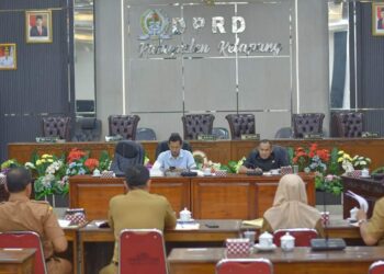 Rapat pembahasan Raperda pembentukan OPD baru yang digelar di Kantor DPRD, Senin (24/06). Foto: Prokopim Pemkab Ketapang.