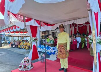 pejabat Bupati Alfian saat menjadi inspektur upacara. Rabu (26/06/2024). Foto.Bakri / jurnalis co.id