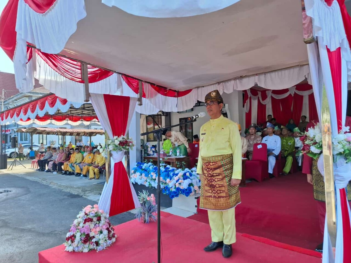 pejabat Bupati Alfian saat menjadi inspektur upacara. Rabu (26/06/2024). Foto.Bakri / jurnalis co.id 