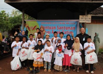 Santuni Anak Yatim Piatu, WHW Bagikan Paket Sembako dan Peralatan Sekolah