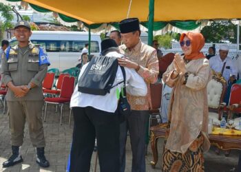 Farhan Sambut Kedatangan Jemaah Haji Asal Ketapang