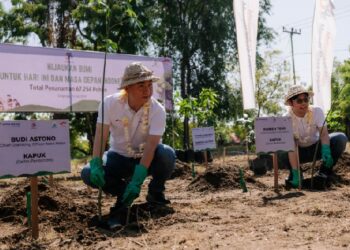 Astra Motor Libatkan Pelajar SMA Negeri Bali Mandara Tanam Ratusan Bibit Pohon