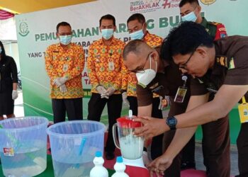 Kejaksaan Ketapang Musnahkan Hampir 6 Ons Narkotika dengan Cara Diblender
