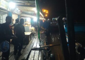 Kapal Tabrak Dermaga Kubu, Tiga Bangunan dan Satu Motor Penumpang Rusak