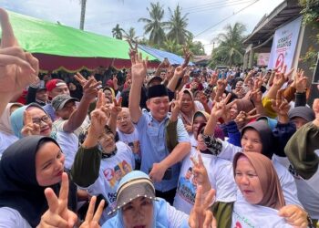 Membludak! Ribuan Warga Teluk Keramat Sambut Norsan-Krisantus