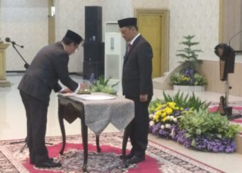 Pjs Bupati Jember melantik Arief Tjahjono menjadi Pj Sekda. Foto : Sigit Priyono/ Jurnalis.co.id