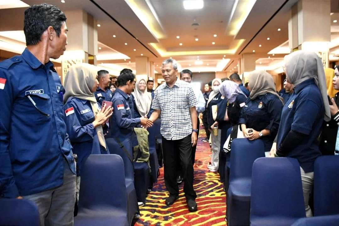 PJ Bupati Kubu Raya Syarif Kamaruzaman rapat konsolidasi dan penguatan lembaga badan adhoc dalam rangka persiapan pilkada serentak tahun 2024 di Kabupaten Kubu Raya, Sabtu (16/11) di hotel Alimor Sungai Raya.