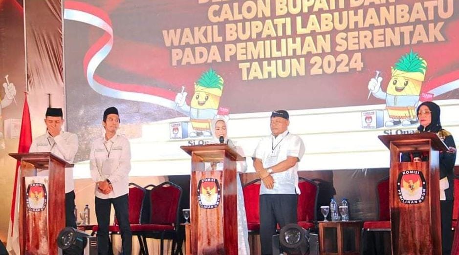 Debat kedua pasangan calon Bupati dan Wakil Bupati Labuhanbatu pada Pilkada 2024 berlangsung meriah di Ballroom Suzuya Hotel Rantau Prapat, Sabtu (16/11/2024). Foto (ip)