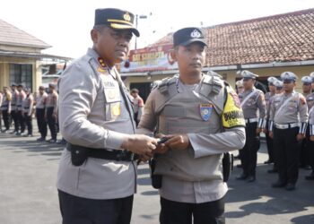 Kapolres Tegal, AKBP Andi M. Indra Waspada Amirullah, S.H., S.I.K., M.M., M.Si., memimpin Apel Jam Pimpinan yang digelar di halaman Mapolres Tegal.