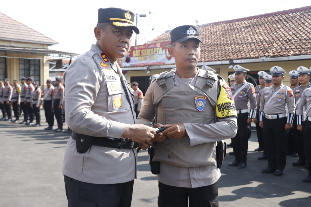 Kapolres Tegal, AKBP Andi M. Indra Waspada Amirullah, S.H., S.I.K., M.M., M.Si., memimpin Apel Jam Pimpinan yang digelar di halaman Mapolres Tegal.