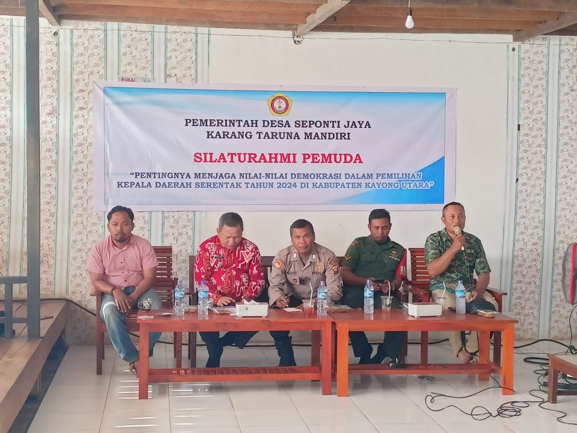 Sejumlah narasumber saat memberikan materi, di cafe kang tatir jalan rahadi Usman, Kamis (21/11/2024) Foto. (Bakri/Jurnalis co.id)