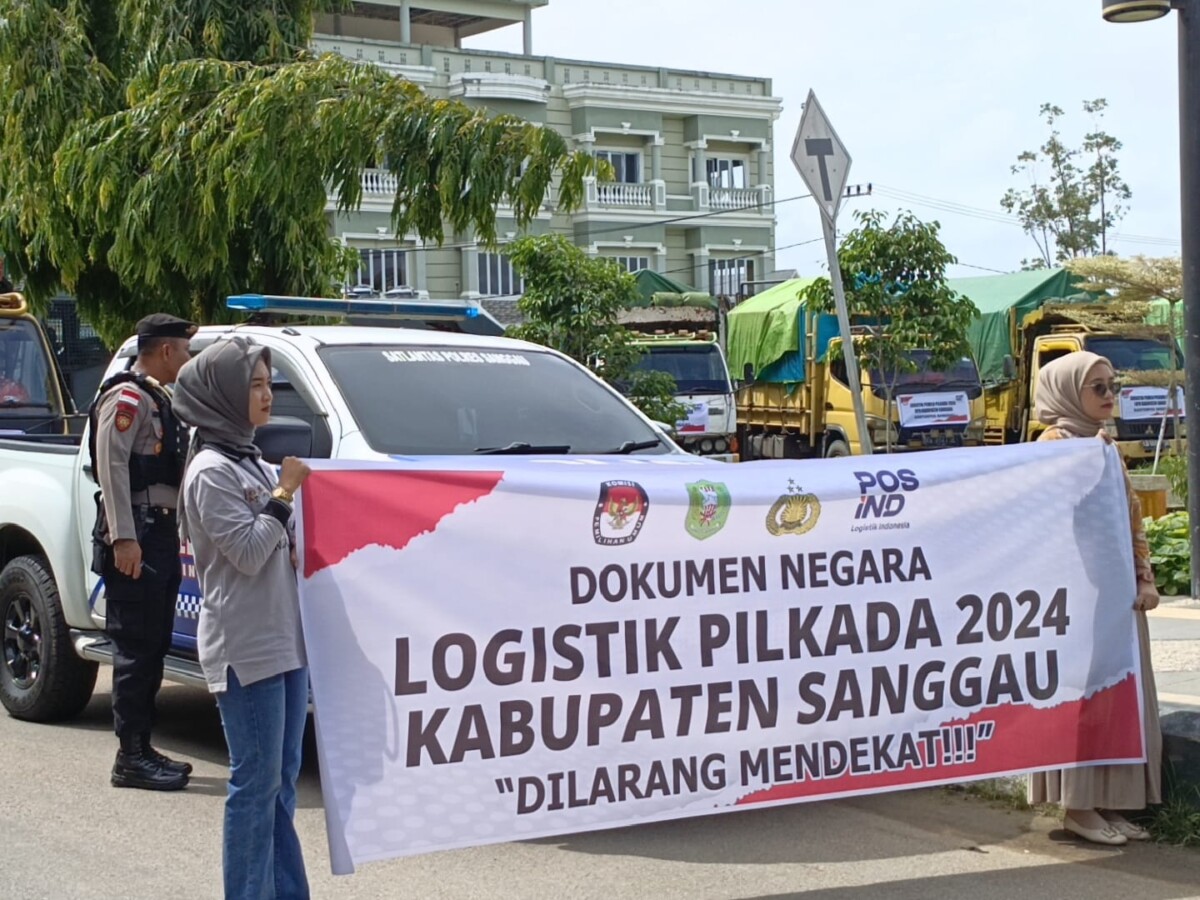 Logistik Pilkada Serentak 2024 mulai didistribusikan ke 13 kecamatan pada Jumat (22/11/2024).