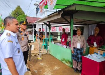 Pj Wali Kota Pontianak Edi Suryanto bersama jajaran Forkopima Kota Pontianak memantau sejumlah TPS untuk memastikan Pilkada berjalan aman dan lancar