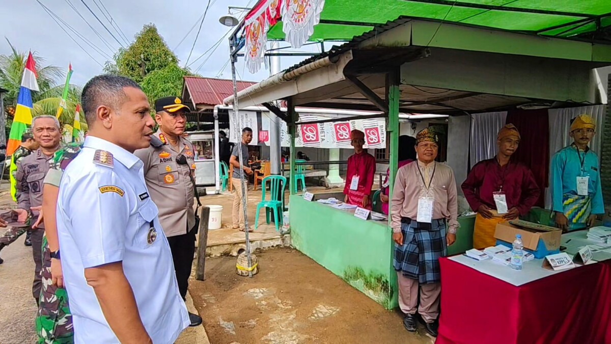 Pj Wali Kota Pontianak Edi Suryanto bersama jajaran Forkopima Kota Pontianak memantau sejumlah TPS untuk memastikan Pilkada berjalan aman dan lancar