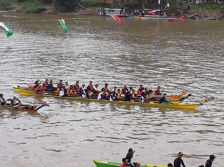 Salah satu event perlombaan sampan Bidar di Sekadau. Ist